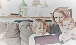 Máis do 88% dos fogares galegos teñen internet contratado, unha porcentaxe que ascende ao 99% se conviven nenos en idade escolar